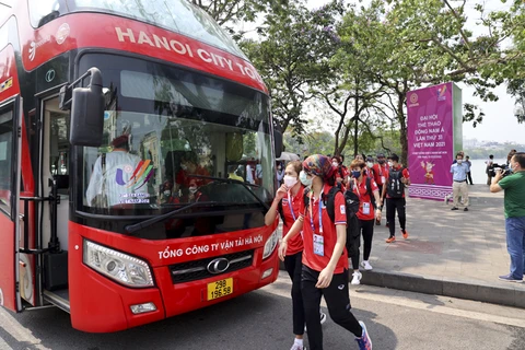 第31届东运会：泰国藤球运动员乘坐双层巴士参观河内