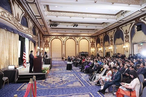 越南政府总理范明政会见在美越侨代表
