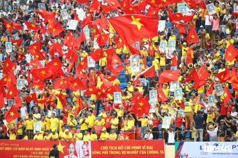 第31届东运会：越南粉丝的热情给运动员们加油打气 