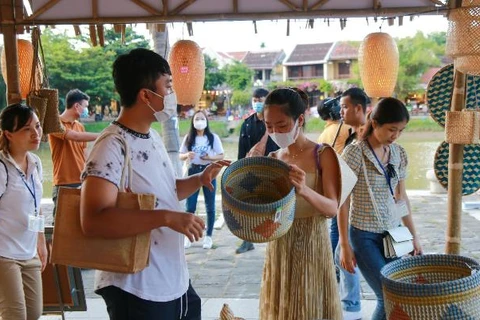 2022年广南省区域传统手工艺节吸引150家企业参加
