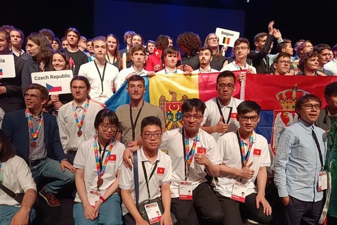 越南学生在2022年欧洲物理奥林匹克竞赛上荣获三枚奖牌