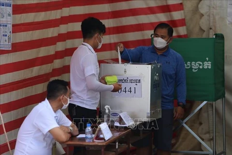 国际观察员对柬埔寨第五届乡分区理事会选举给予积极评价