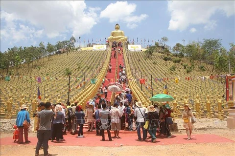 越南和泰国的重新开放为柬埔寨的旅游业注入动力