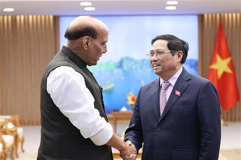 越南政府总理范明政会见印度国防部长