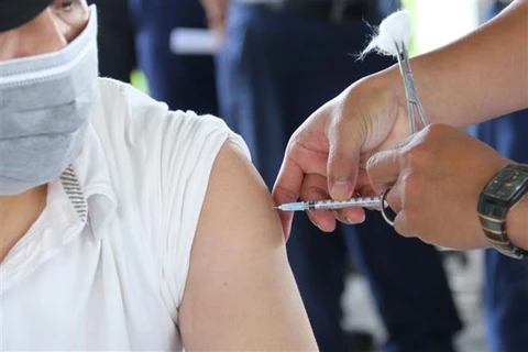 胡志明市开展第四针新冠疫苗接种计划