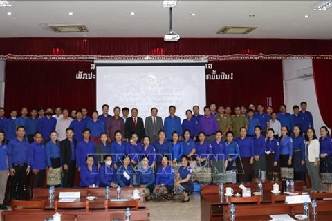 胡志明主席关于青年的思想座谈会在老挝举行