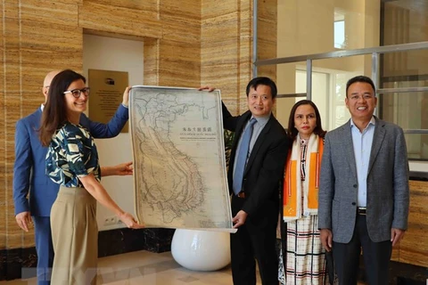 越南向欧洲历史博物馆赠送《安南大国画图》