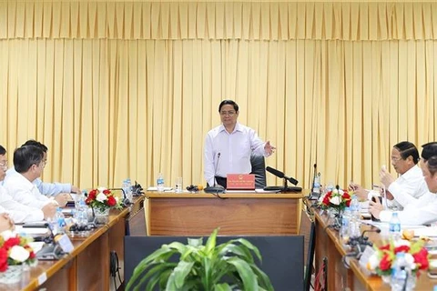 越南政府总理范明政走访乌门一号热电厂