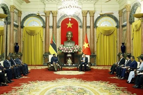 越南国家主席阮春福会见莫桑比克国民议会主席
