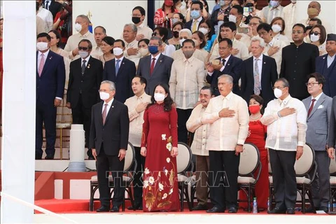 越南国家副主席武氏映春出席菲律宾总统宣誓就职仪式
