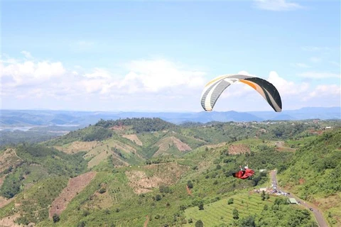 得农滑翔伞公开赛深受国内外游客的欢迎