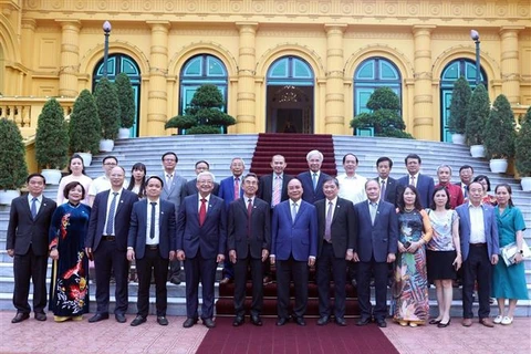 越南国家主席阮春福会见越南建设总会
