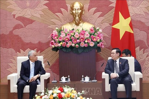 越南国会主席王廷惠会见老挝国会副主席宋玛·奔舍那