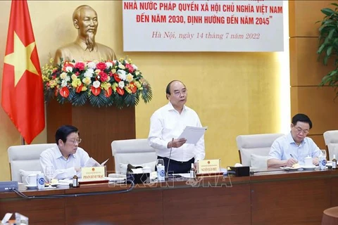 国家主席阮春福就建设和完善法治国家战略与国会和越南祖国阵线进行座谈