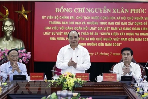 阮春福与越南律师协会和律师联合会党委举行工作座谈 聚焦法治国家建设