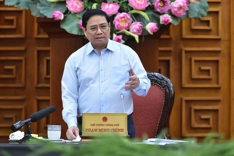 越南政府总理范明政在美国和一些国家调整利率后主持召开经济会议