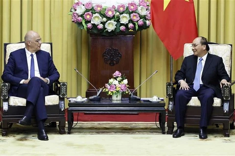 越南国家主席阮春福会见希腊外长尼科斯