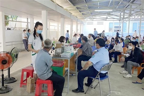 8月2日越南新增新冠肺炎确诊病例超2000例 集中推进疫苗接种工作