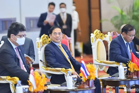 越南代表团出席第55届东盟外长会期间系列会议陆续举行