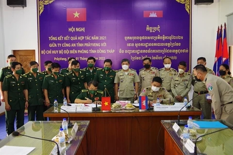 越南同塔省边防部队与柬埔寨波萝勉省公安厅部署2022年合作方向