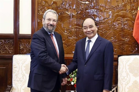 越南国家主席阮春福会见以色列前总理巴拉克