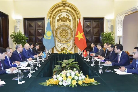 越南和哈萨克斯坦着力厚植传统友谊 推动多方面合作关系向前发展