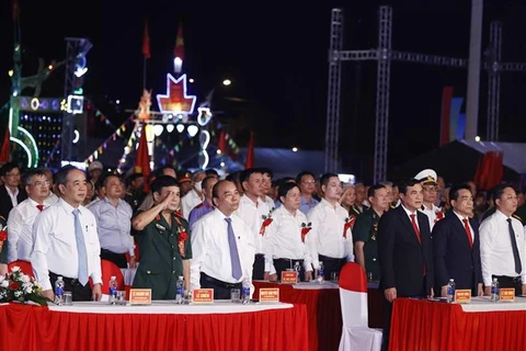 国家主席阮春福出席广南省Cấm Dơi大捷50周年纪念典礼