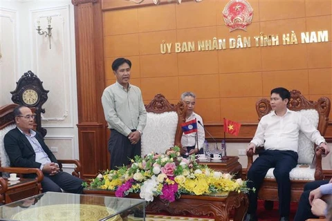 老挝司法部代表团访问越南河南省