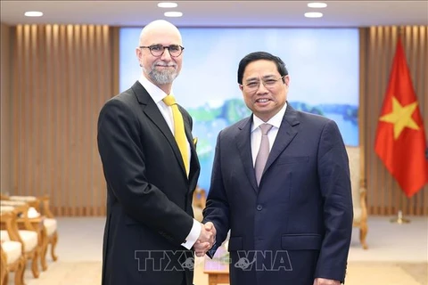 越南政府总理范明政会见加拿大驻越大使施泰尔