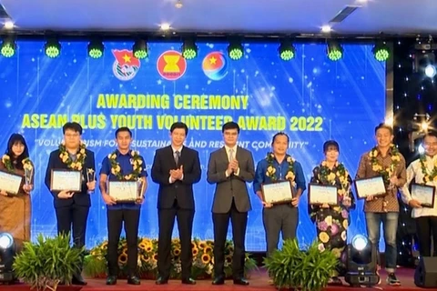 2022年东盟青年志愿者奖颁奖仪式在广平省举行