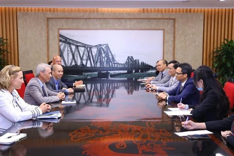 越南政府副总理武德儋会见美国参议长高级顾问芮塞尔
