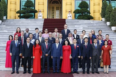 越南国家主席阮春福会见国际红十字会代表