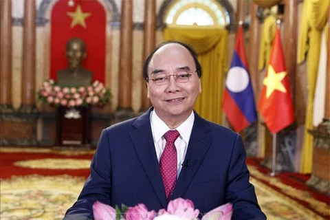 越南国家主席阮春福：越老关系将不断深入发展、开花结果
