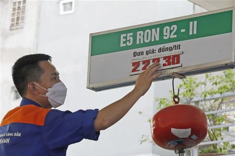 越南成品油价格继续下降 零售价每升下调逾1000越盾