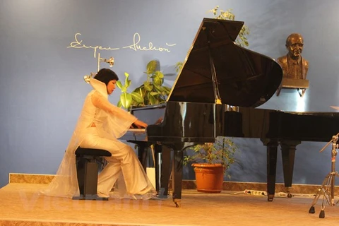 越南钢琴家黄氏侨英：通过室内乐创作将越南文化传遍世界 