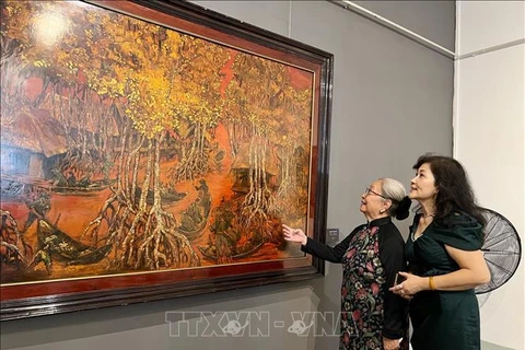 胡志明市美术博物馆美术文物专题展开展