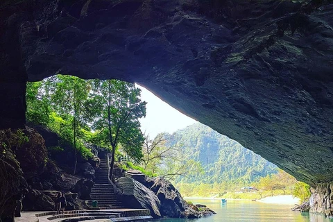 广平省推动越老洞穴旅游的合作发展