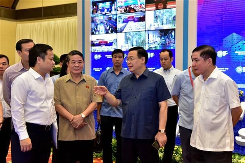 越南国会主席王廷惠检查2022年越南经济社会论坛筹备工作