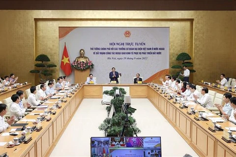 越南政府总理范明政：建设服务于发展的经济外交