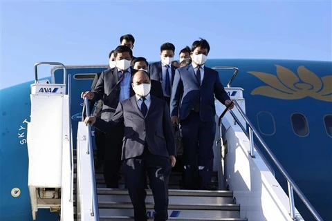 越南国家主席阮春福抵达东京 开始出席日本前首相安倍国葬