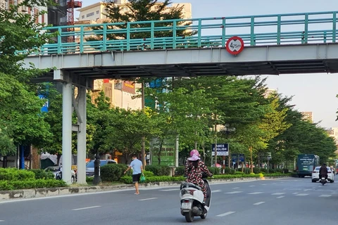 河内加大宣传力度 呼吁居民遵守《越南道路交通法》
