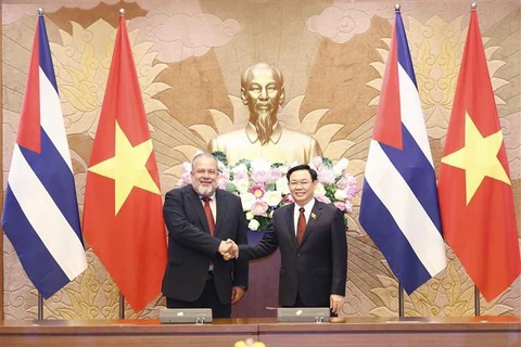 越南国会主席王廷惠会见古巴总理曼努埃尔·马雷罗