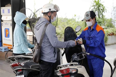 从11日15时越南汽油零售价每升上调560越盾