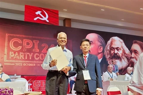 越南共产党代表团出席印度共产党第24届代表大会