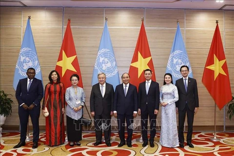 越南国家主席阮春福与联合国秘书长安东尼奥·古特雷斯主持越南加入联合国45周年纪念典礼