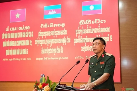 为老挝和柬埔寨军队开设指挥参谋短期培训班