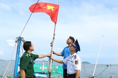 “海警与渔民并肩同行”活动在坚江省举行