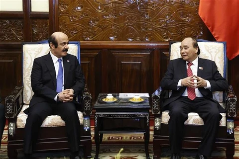  越南国家主席会见前来拜别的卡塔尔驻越南大使
