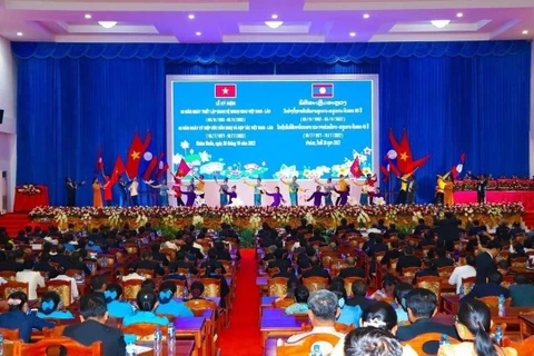 纪念越老建交60周年集会在老挝举行