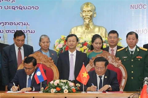 越南昆嵩省和老挝塞公省推动全面合作